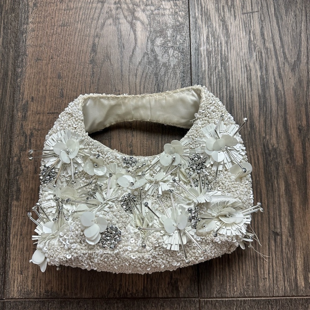 Elegant White Beaded Women's Bag - Picture 2 of 5